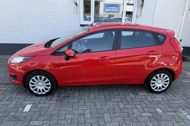 Ford Fiesta (2014) thumbnail 3