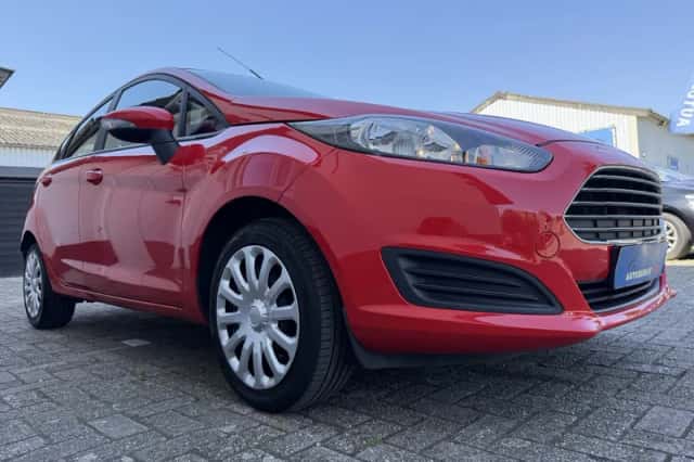 Ford Fiesta (2014) thumbnail 4