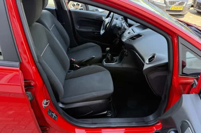 Ford Fiesta (2014) thumbnail 5