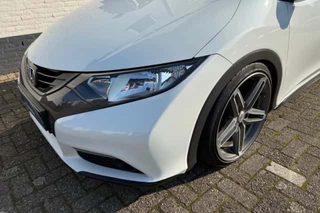 Honda Civic (2013) thumbnail 2