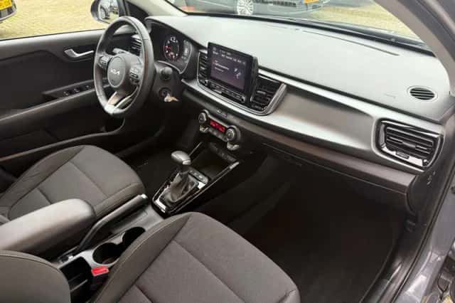 Kia Rio (2022) thumbnail 6