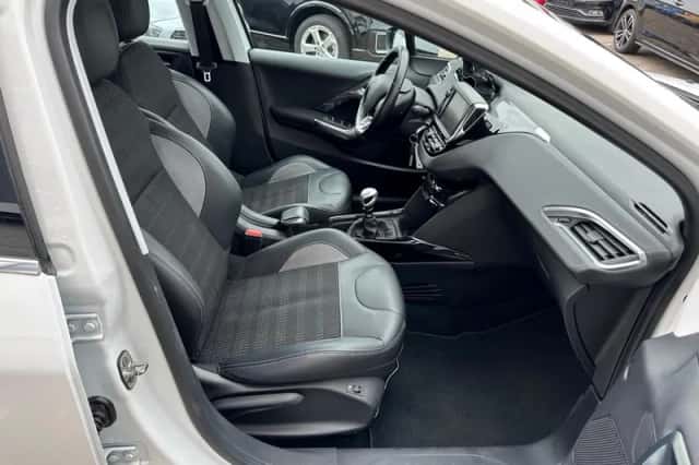 Peugeot 2008 (2016) thumbnail 5