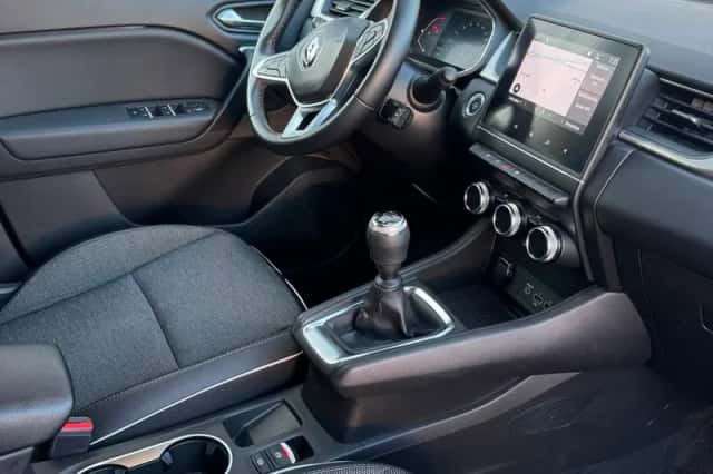 Renault Captur (2022) thumbnail 4