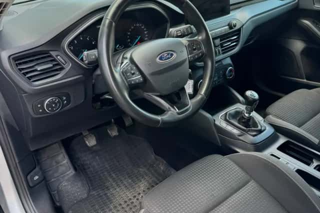 Ford Focus (2022) thumbnail 3