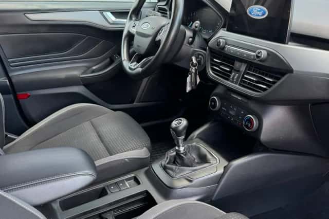 Ford Focus (2022) thumbnail 5