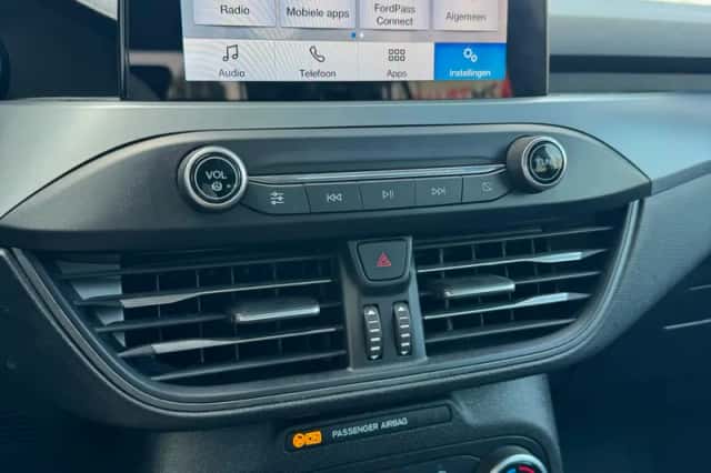Ford Focus (2022) thumbnail 6