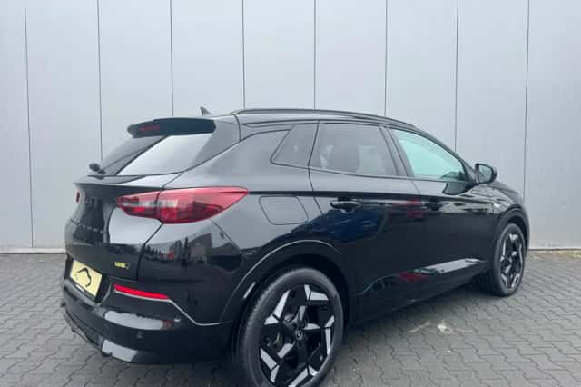 Opel Grandland (2023) thumbnail 2
