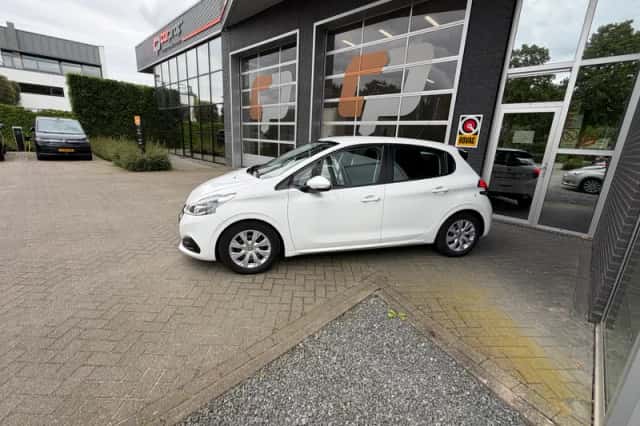Peugeot 208 (2017) thumbnail 4