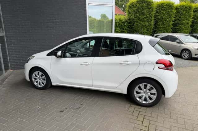 Peugeot 208 (2017) thumbnail 5