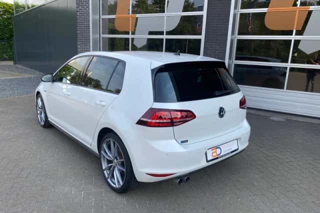 Volkswagen Golf (2014) thumbnail 2