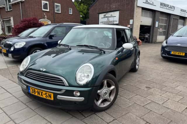 MINI Cooper (2004) thumbnail 1