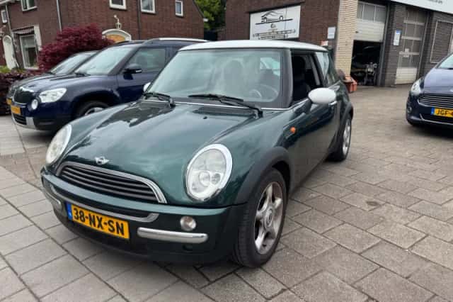 MINI Cooper (2004) thumbnail 2