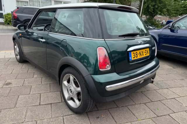MINI Cooper (2004) thumbnail 4