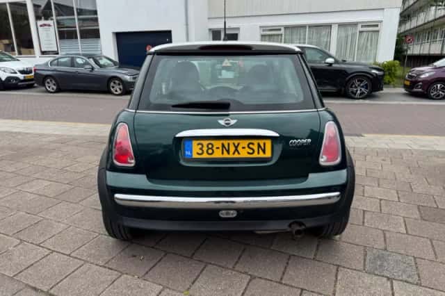 MINI Cooper (2004) thumbnail 5