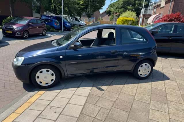 Opel Corsa (2001) thumbnail 3