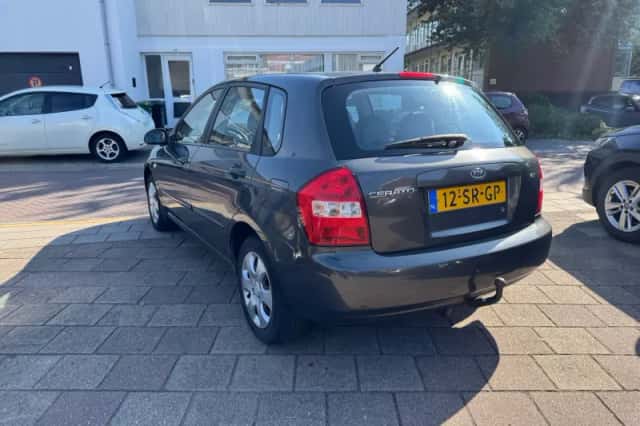 Kia Cerato (2006) thumbnail 4