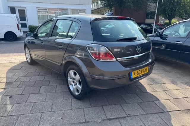 Opel Astra (2009) thumbnail 4