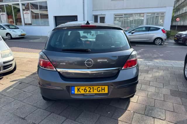 Opel Astra (2009) thumbnail 5