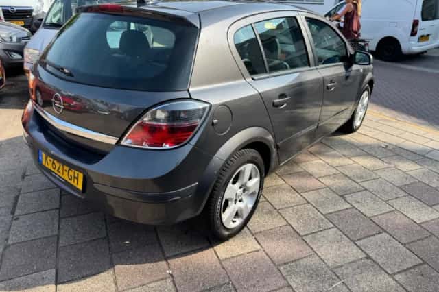 Opel Astra (2009) thumbnail 6