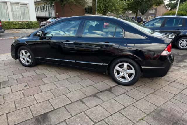 Honda Civic (2009) thumbnail 3