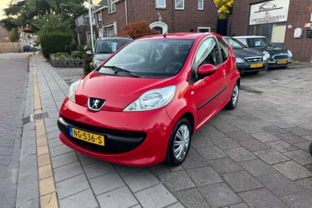 Peugeot 107 (2008) thumbnail 2