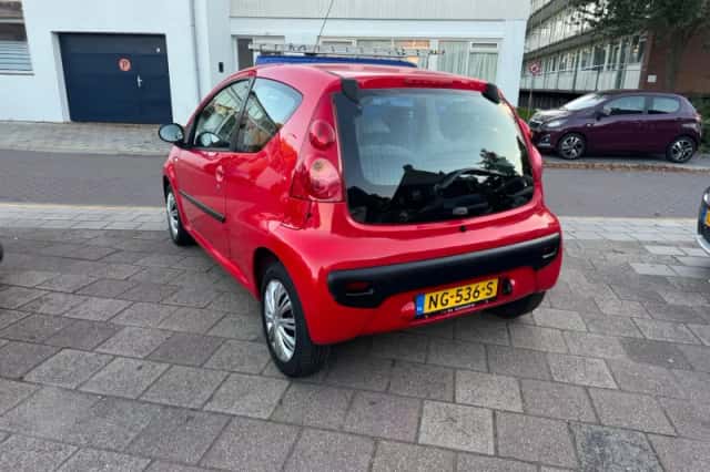 Peugeot 107 (2008) thumbnail 4