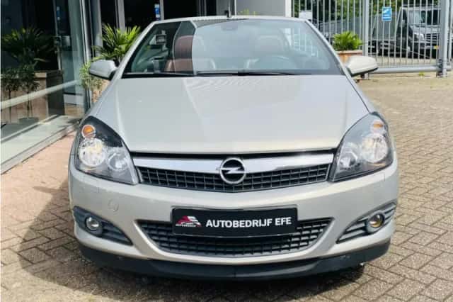 Opel Astra (2007) thumbnail 3