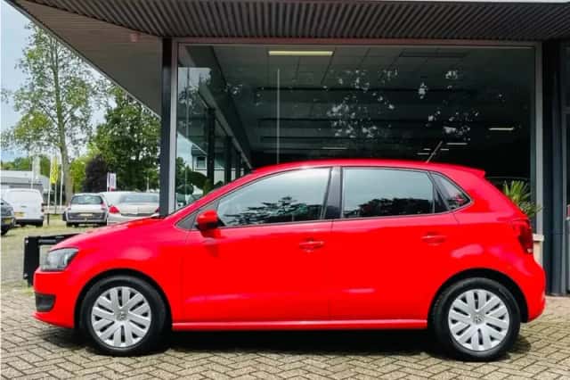 Volkswagen Polo (2010) thumbnail 2