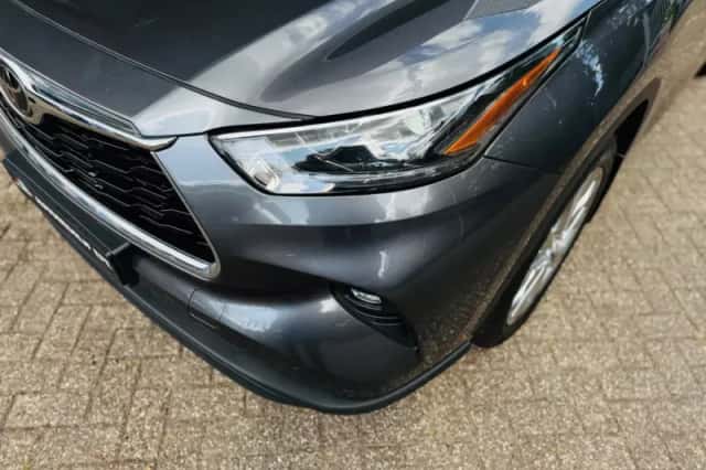 Toyota Highlander (2021) thumbnail 4