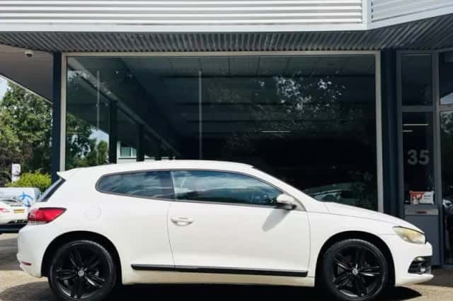 Volkswagen Scirocco (2008) thumbnail 3
