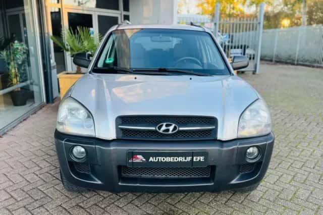 Hyundai Tucson (2006) thumbnail 3