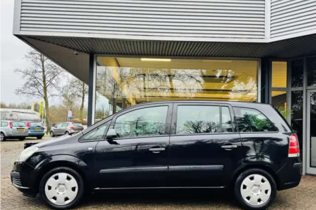 Opel Zafira (2005) thumbnail 2