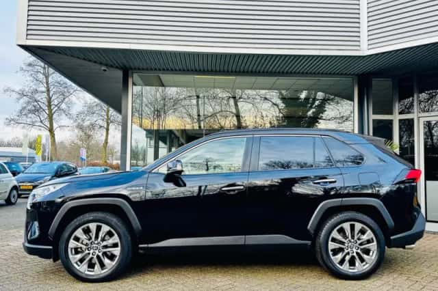 Toyota RAV4 (2021) thumbnail 5