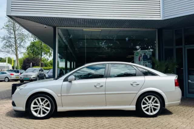 Opel Vectra (2005) thumbnail 2