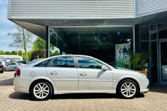 Opel Vectra (2005) thumbnail 4
