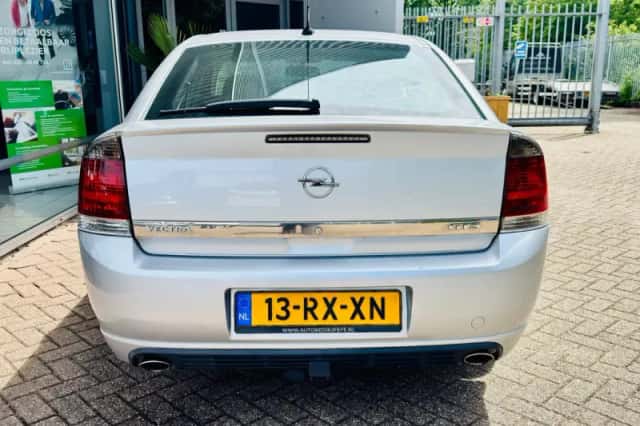 Opel Vectra (2005) thumbnail 5