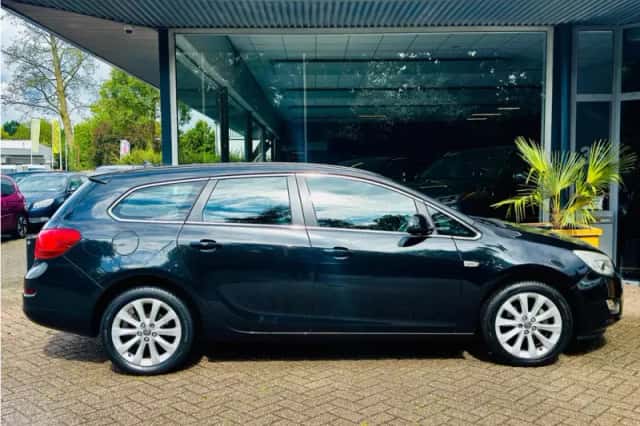Opel Astra (2012) thumbnail 4