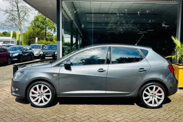 SEAT Ibiza (2015) thumbnail 2