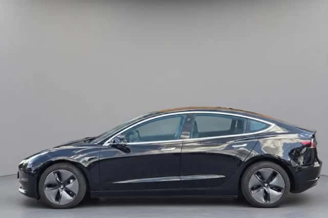 Tesla Model 3 (2019) thumbnail 2