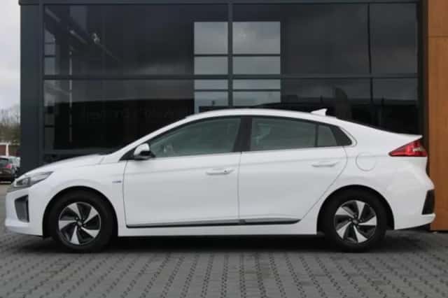 Hyundai Ioniq (2017) thumbnail 2