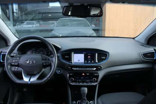Hyundai Ioniq (2017) thumbnail 4