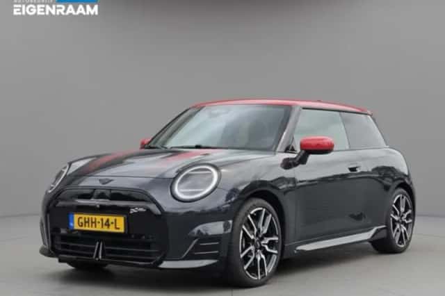 MINI Cooper (2024) thumbnail 1