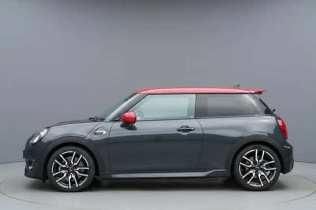 MINI Cooper (2024) thumbnail 2