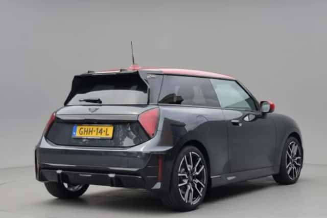 MINI Cooper (2024) thumbnail 3