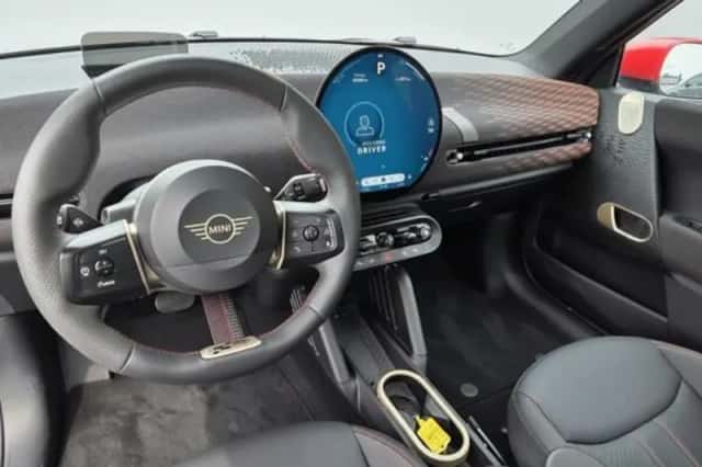 MINI Cooper (2024) thumbnail 5