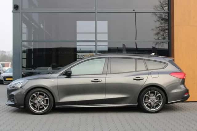 Ford Focus (2020) thumbnail 2