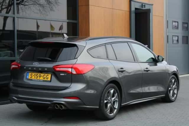 Ford Focus (2020) thumbnail 3