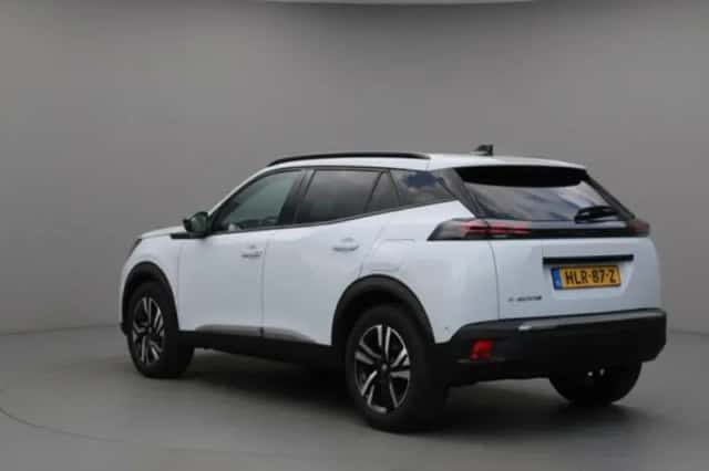 Peugeot e-2008 (2025) thumbnail 3