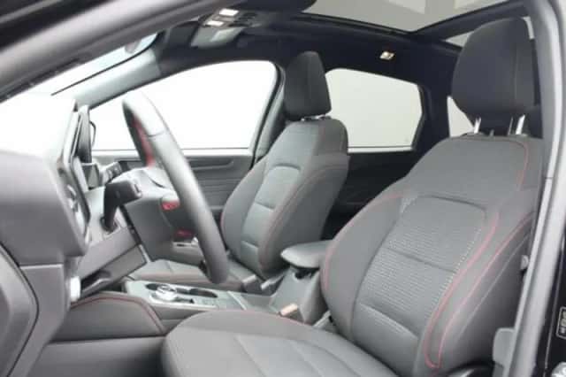Ford Kuga (2022) thumbnail 5