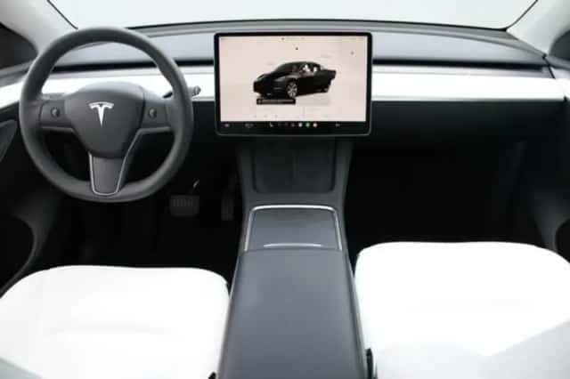 Tesla Model Y (2023) thumbnail 5